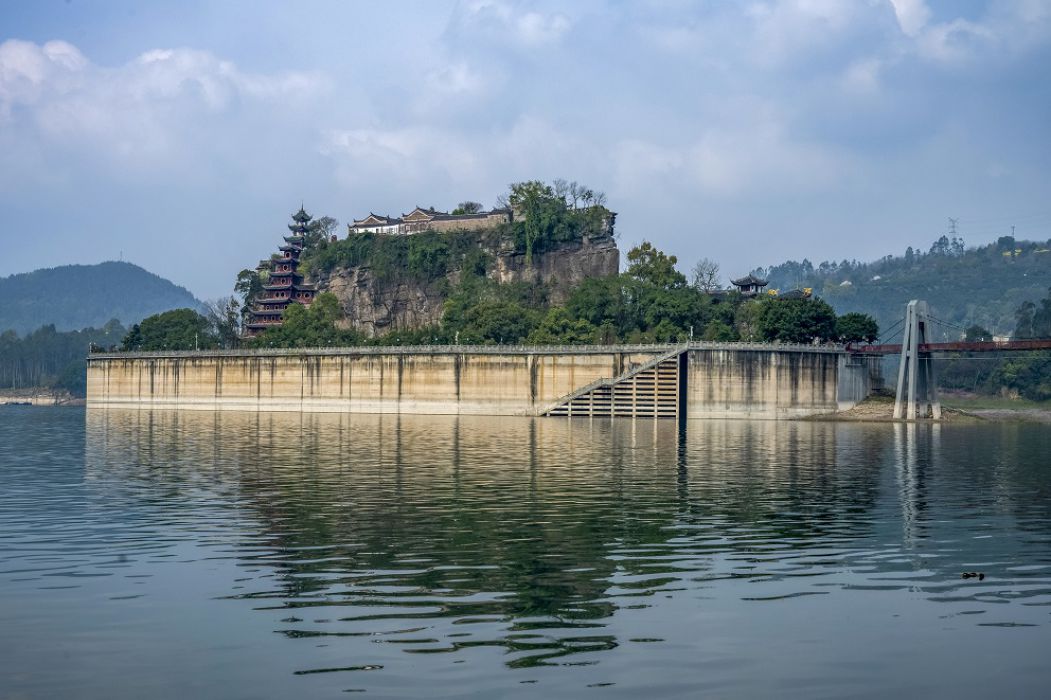 石宝遗珠映碧水，川渝同谱幸福曲