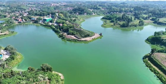 绿野铺陈入眼眸，光荣库水韵长流