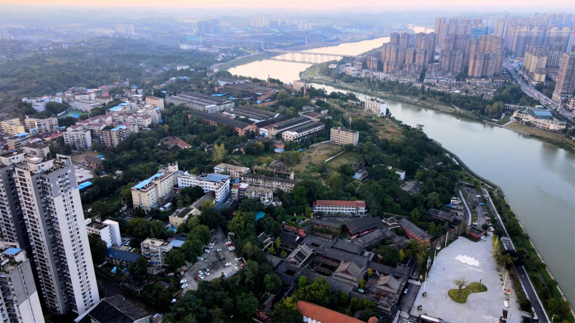 沱江漫舞甜城梦，碧水长吟内江情