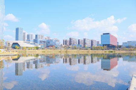 河湖绘就城市景，人水同筑幸福章