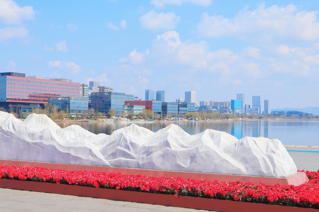 河湖绘就城市景，人水同筑幸福章