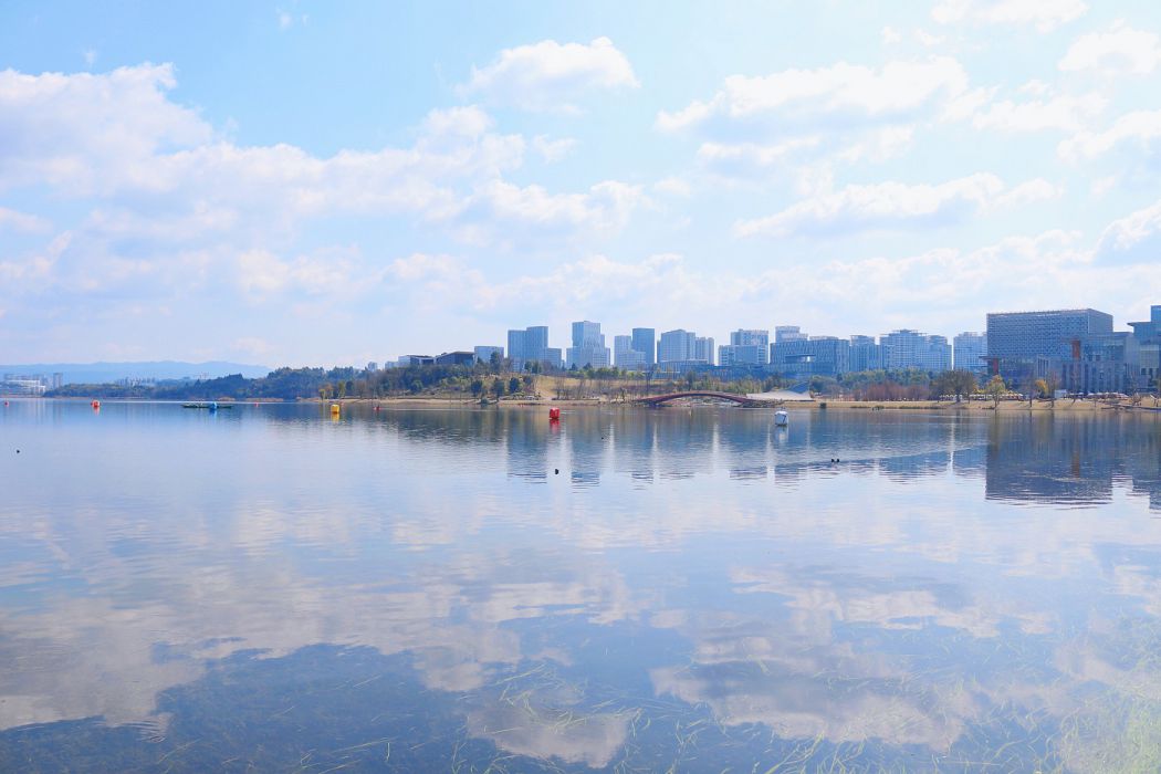 河湖绘就城市景，人水同筑幸福章