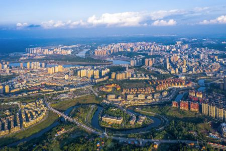 两河环绕广安城