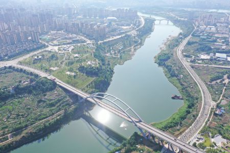 一轮弯月之官盛大桥