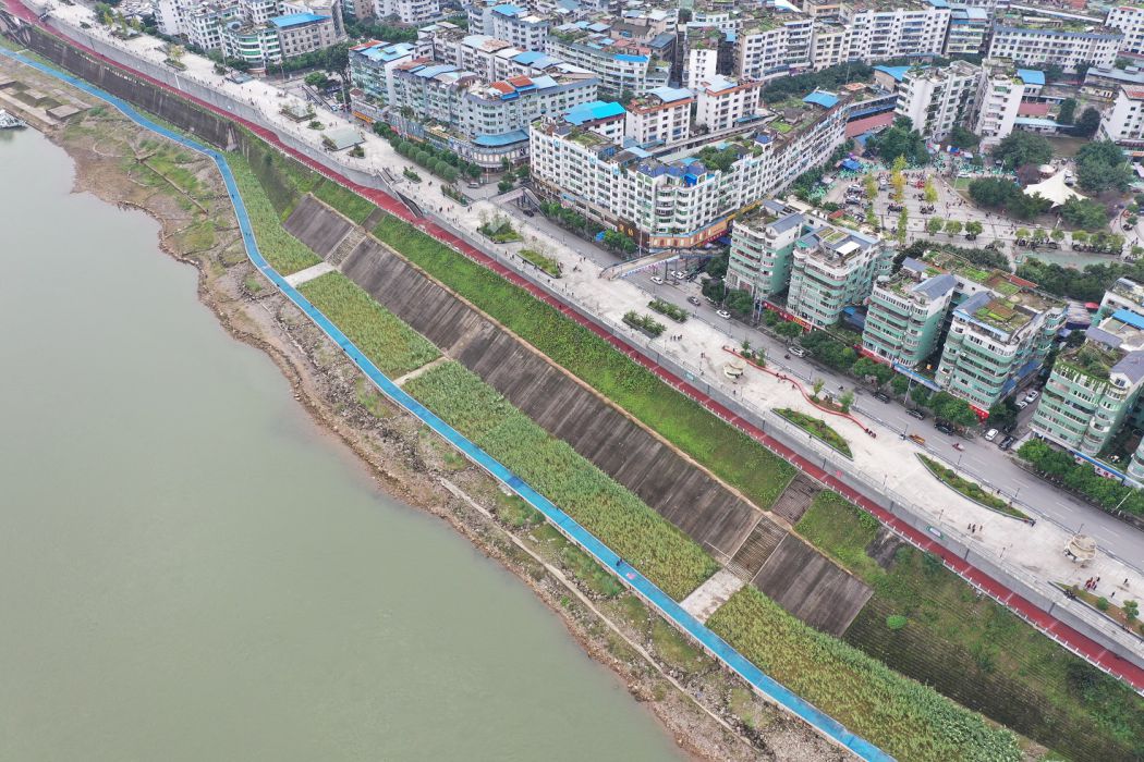 渠江伟岸滨江路堤防