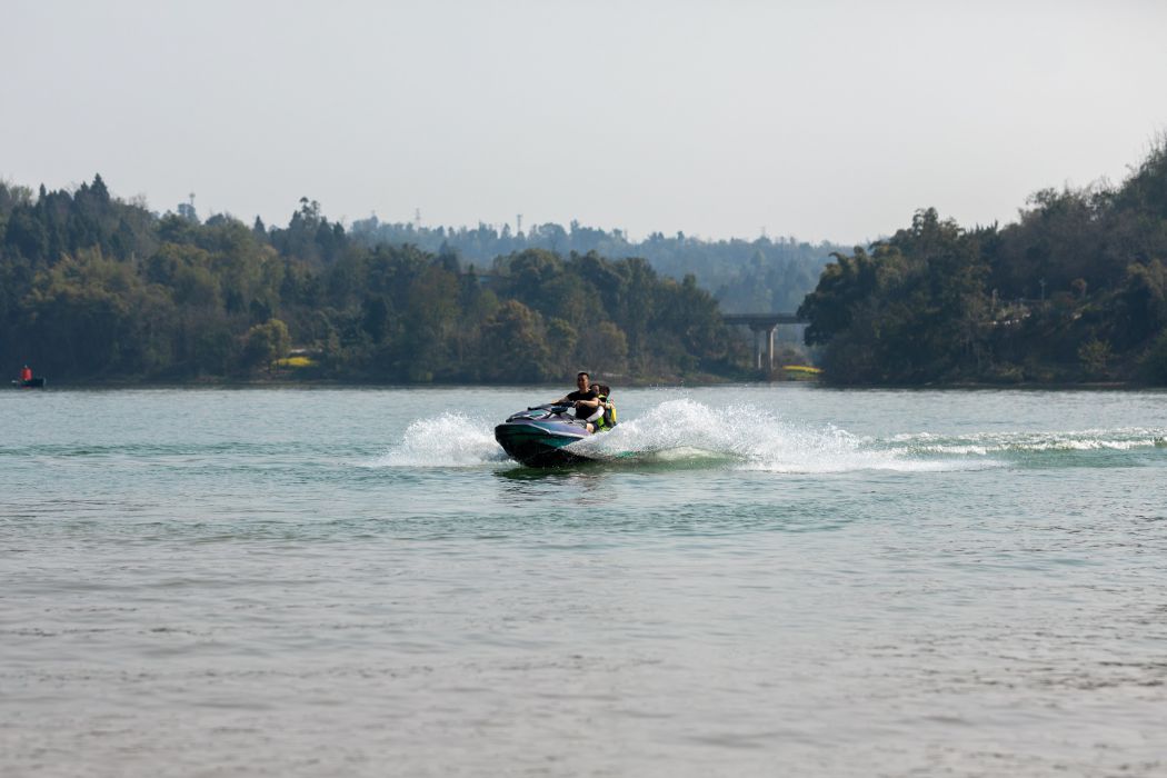 激浪逐梦：嘉陵江上的速度与激情