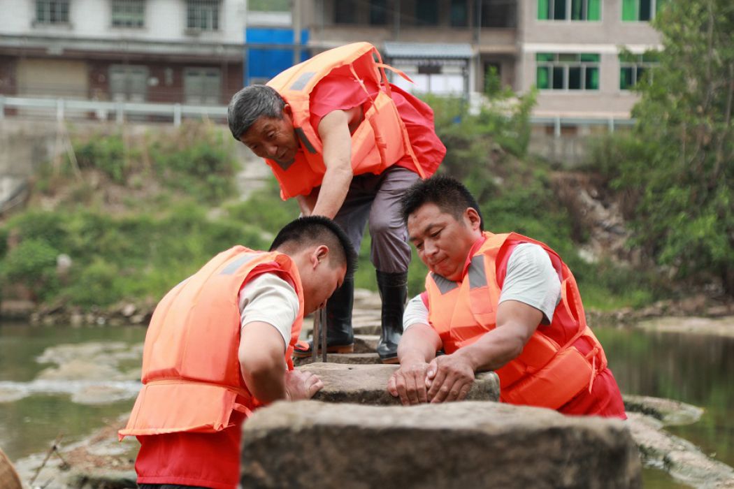 “民间河长”祖孙三代接力护河