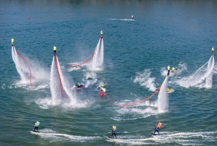 沱江飞影舞碧波