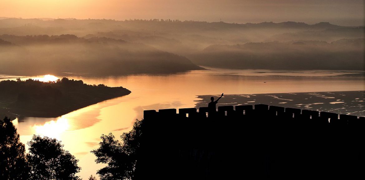 迎接第一缕晨光