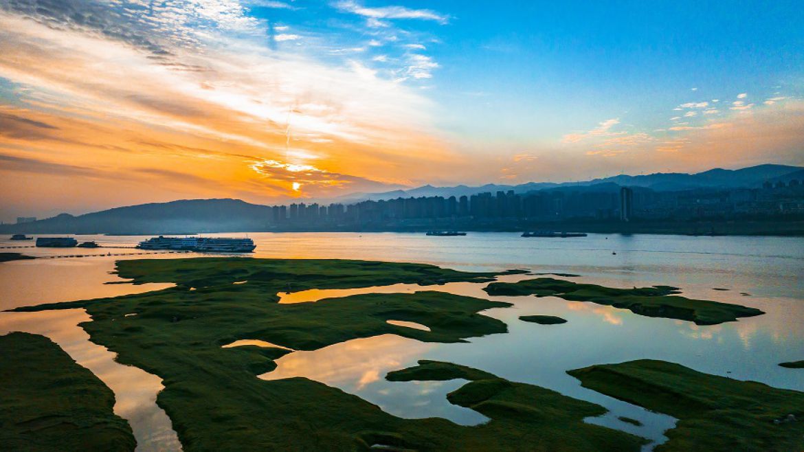 绿水青滩生态美