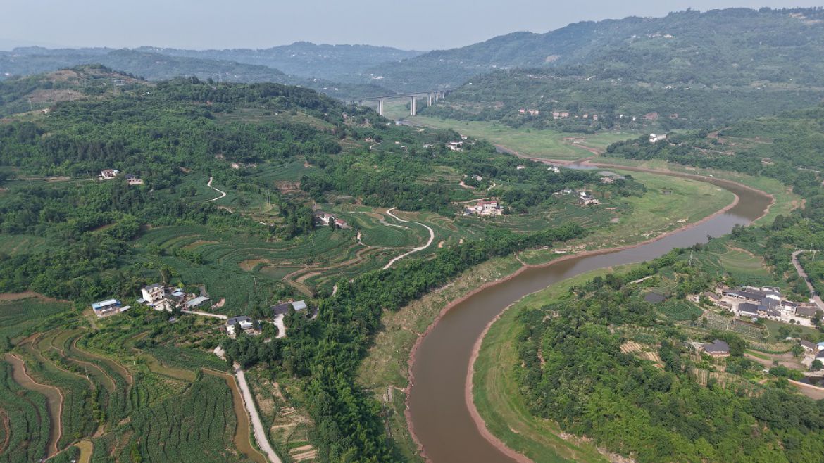 晨雾漫染的山水桥韵