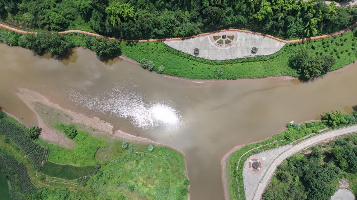 晨雾漫染的山水桥韵