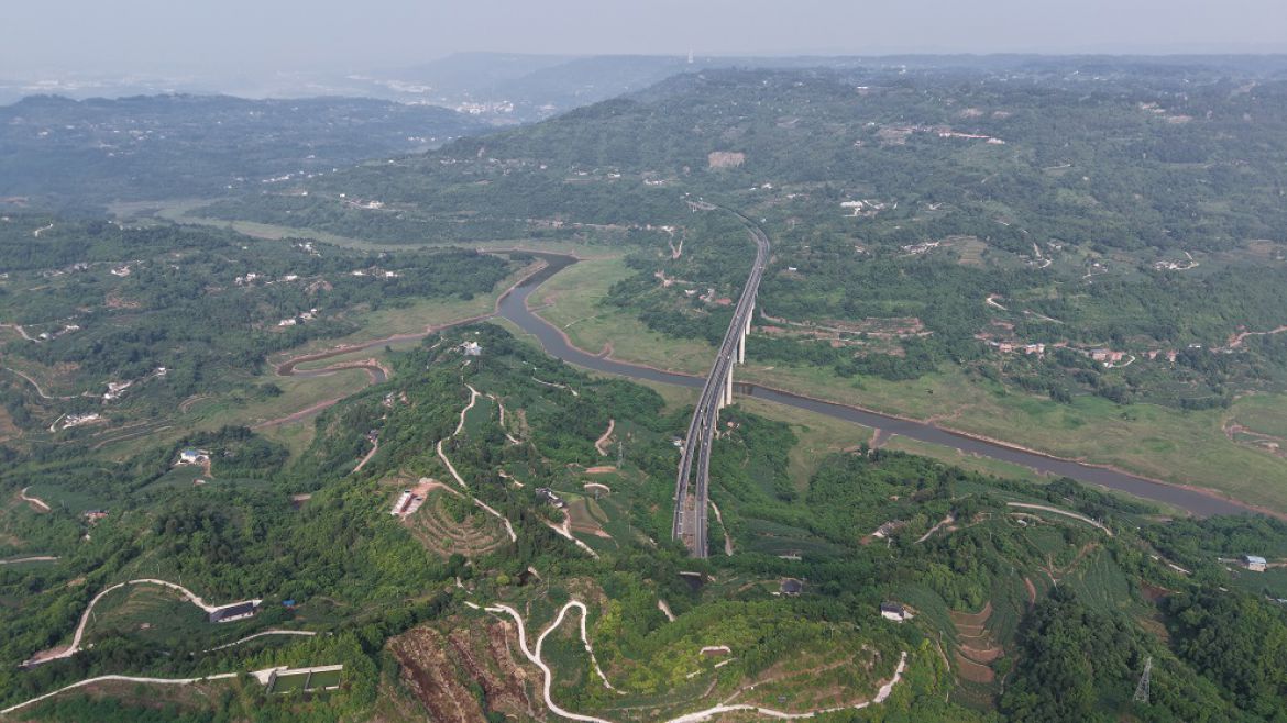 晨雾漫染的山水桥韵